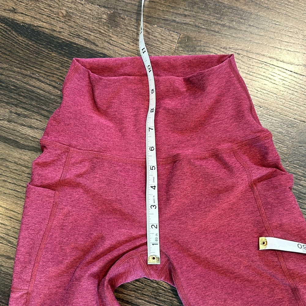 Beyond Yoga Space Dye Biker Shorts Burgundy XS EUC Side Pockets - Picture 3 of 7